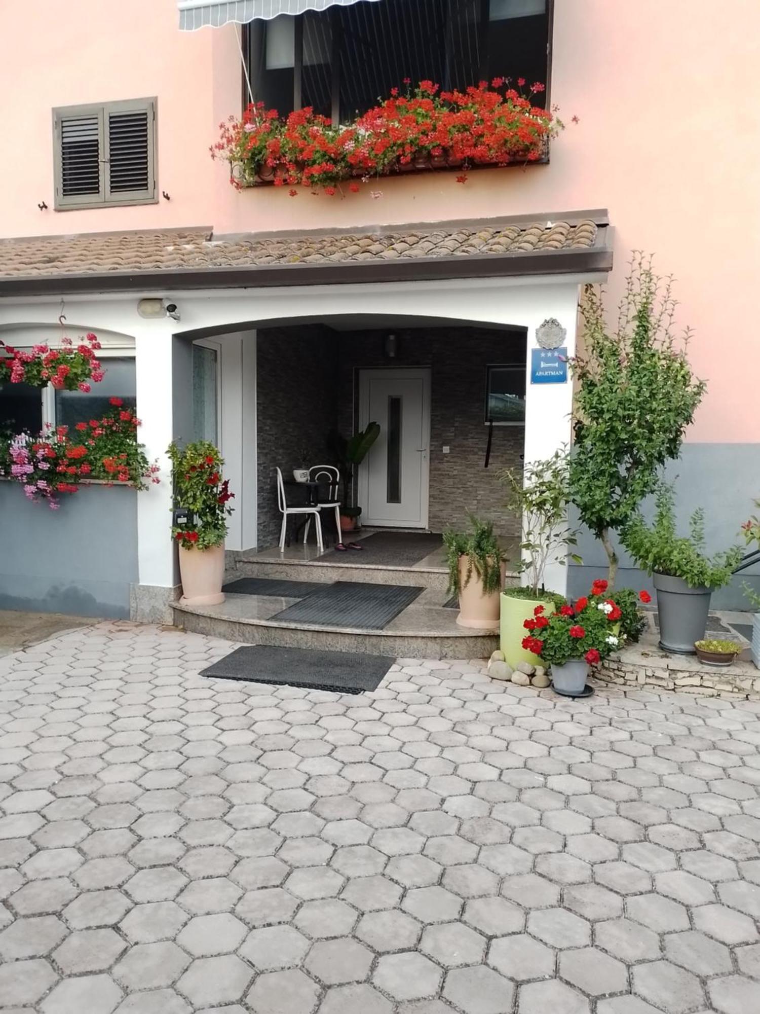 Apartman Olga Umag Exteriör bild